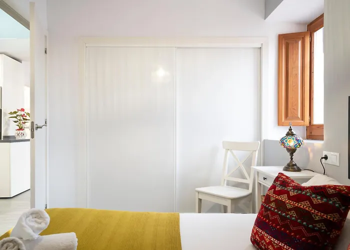 Warm Central Apartment Albayzin - Free Parking 15 Min Away