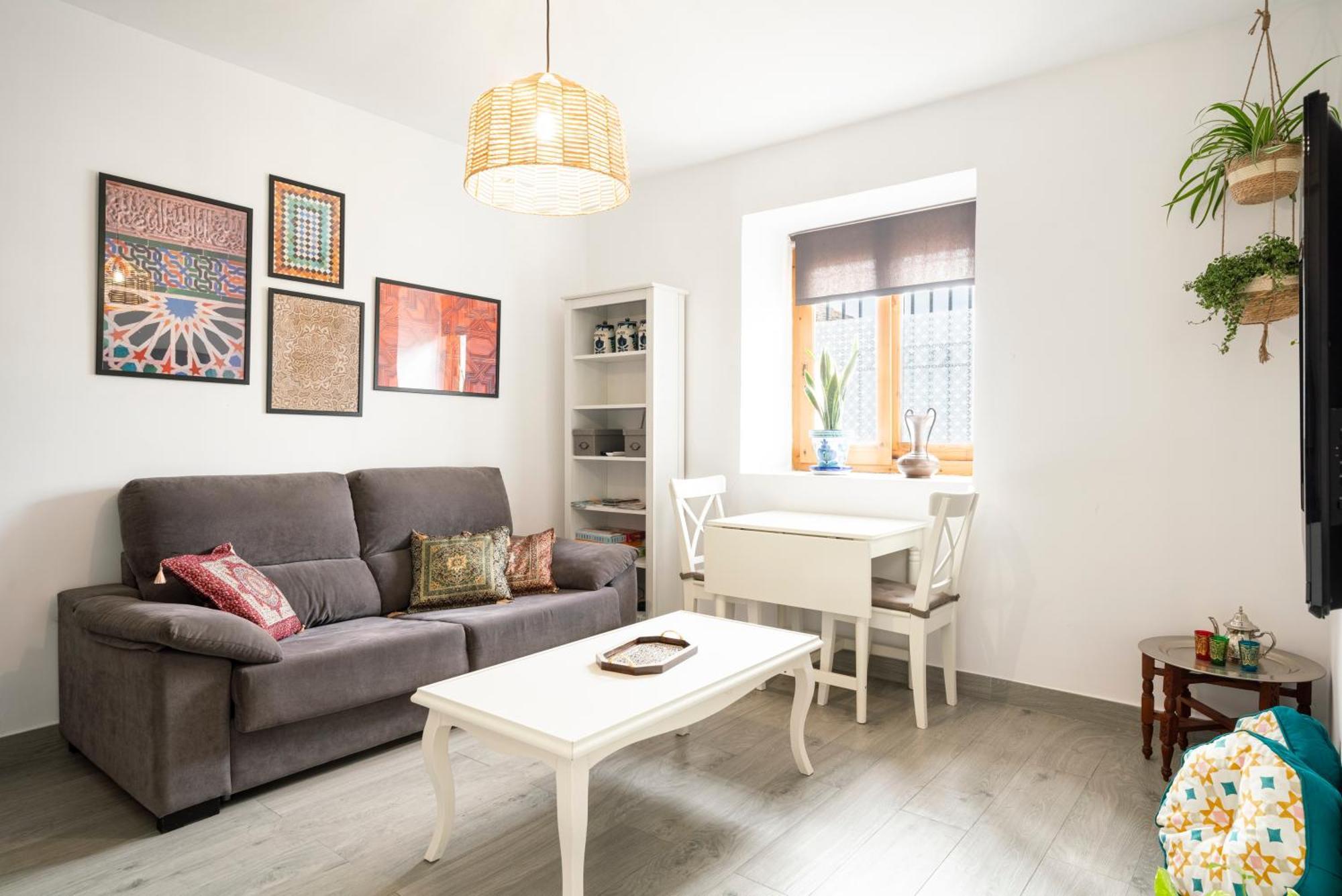 Apartament Warm Albayzin - Free Parking 15 Min Away *